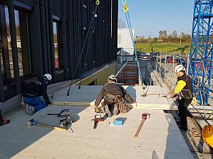 Mounting the CLT panels