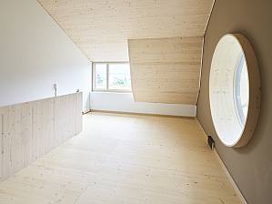 Rooms flooded with light and high surface temperature