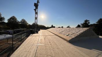 Schulanlage Grossaffoltern wird aufgerichtet